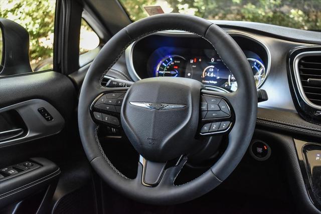 used 2023 Chrysler Pacifica Hybrid car, priced at $32,500