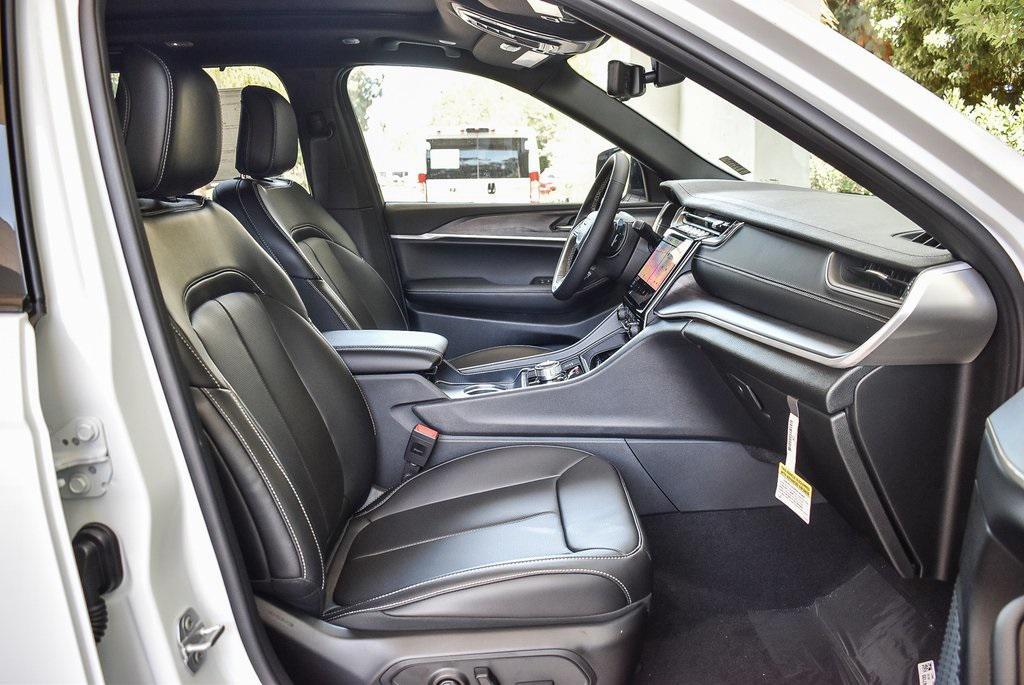 new 2025 Jeep Grand Cherokee car, priced at $49,085