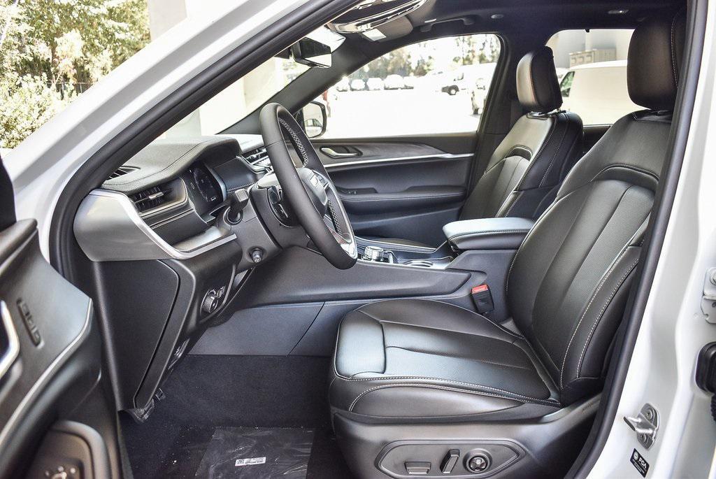 new 2025 Jeep Grand Cherokee car, priced at $49,085