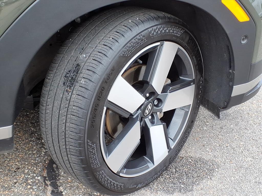 used 2025 Hyundai Santa Fe car, priced at $37,791