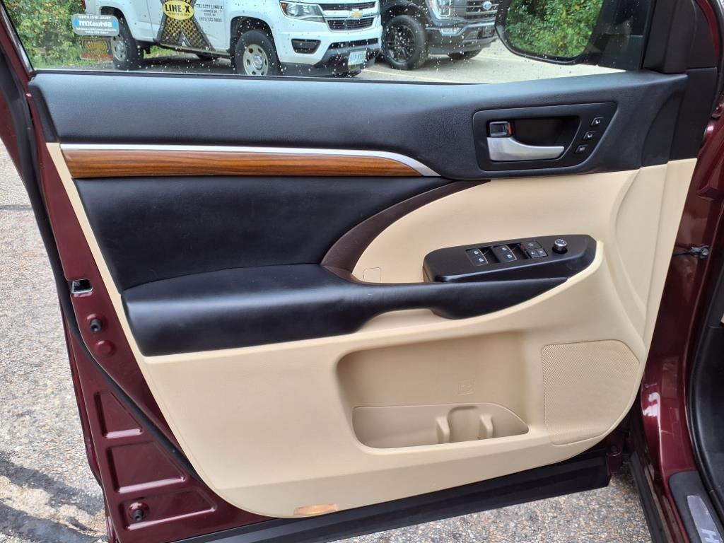 used 2018 Toyota Highlander car, priced at $25,149