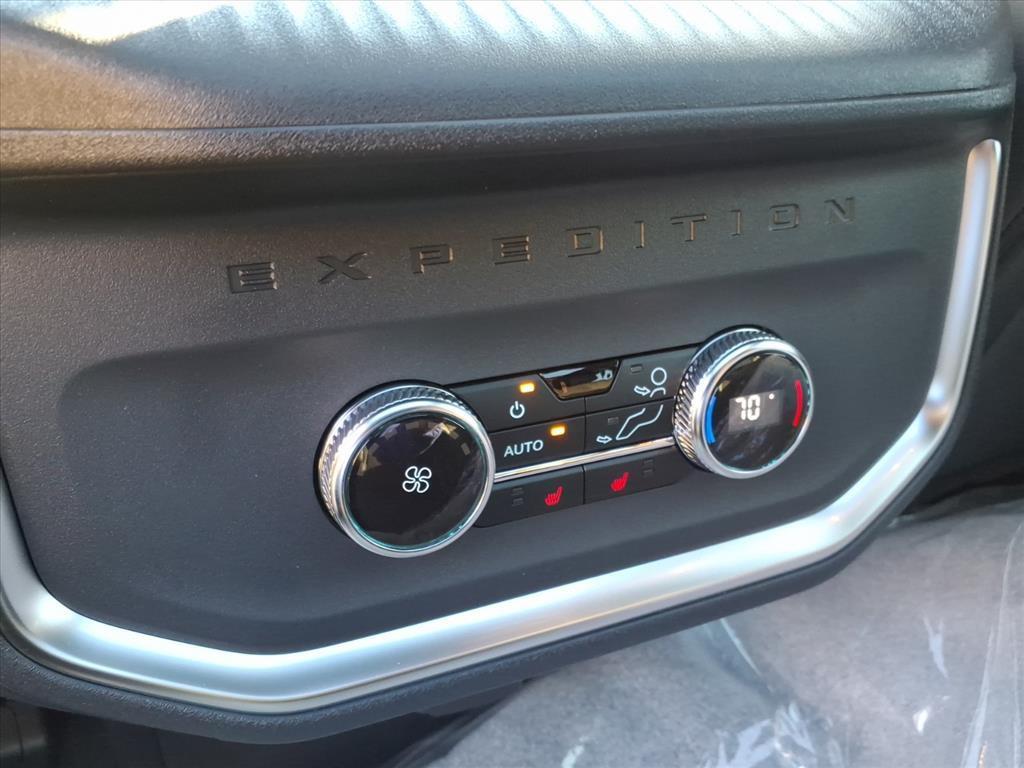 new 2025 Ford Expedition car, priced at $83,040