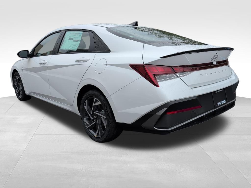 new 2025 Hyundai ELANTRA HEV car, priced at $26,066