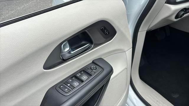 used 2023 Chrysler Pacifica Hybrid car, priced at $24,755