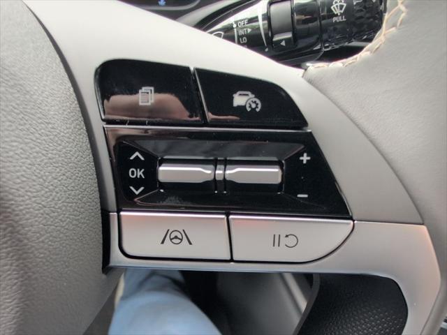new 2025 Hyundai Elantra car, priced at $22,916