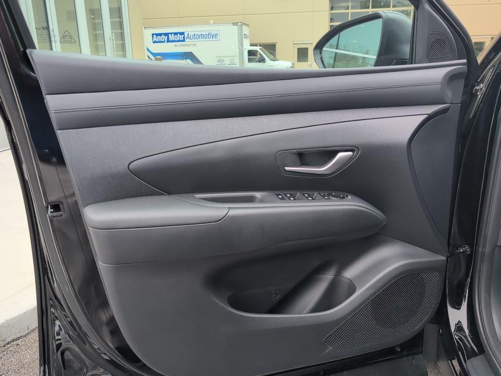 new 2025 Hyundai TUCSON Hybrid car, priced at $34,135