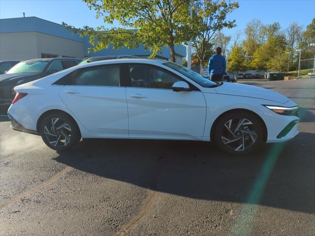 new 2024 Hyundai Elantra car, priced at $28,196