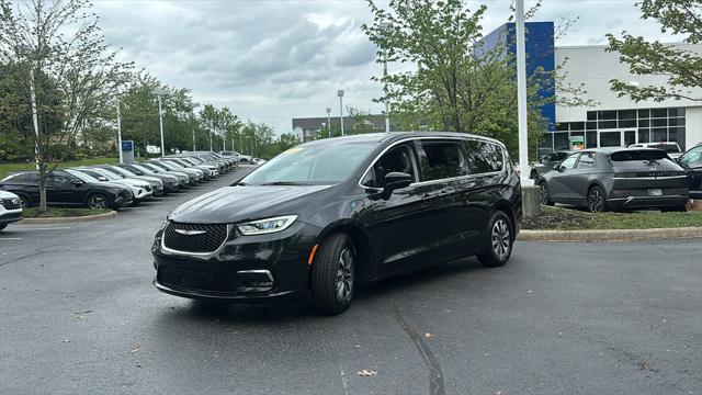 used 2022 Chrysler Pacifica Hybrid car, priced at $26,064