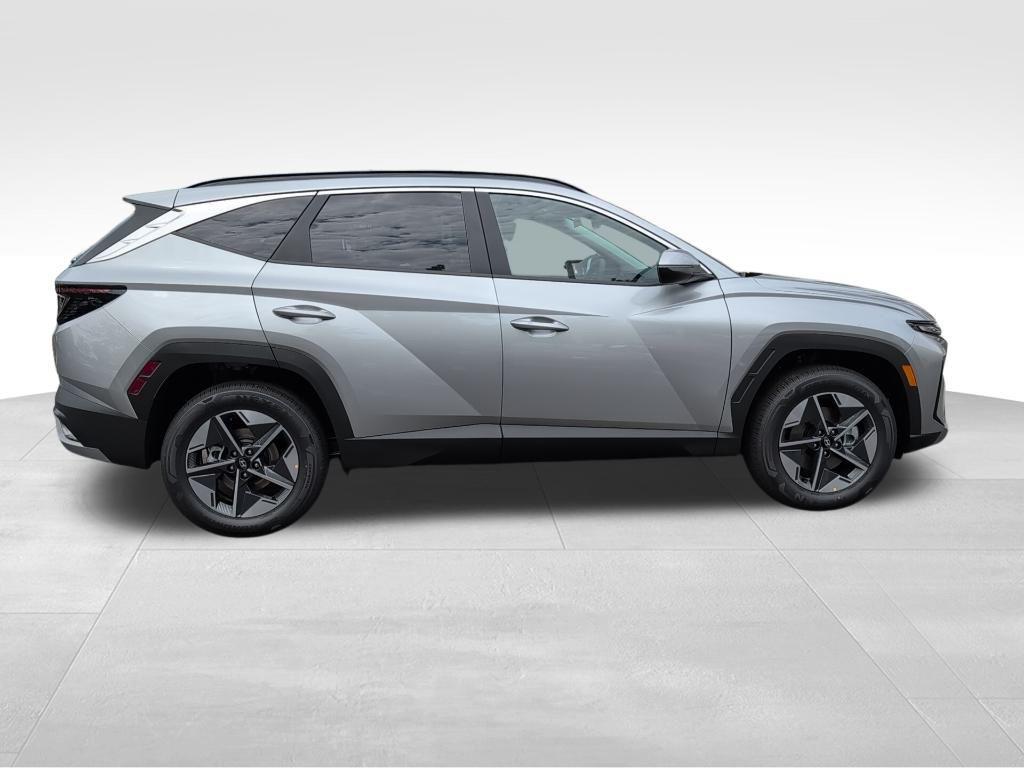 new 2025 Hyundai TUCSON Hybrid car, priced at $35,072