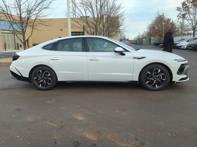 new 2024 Hyundai Sonata car, priced at $28,105