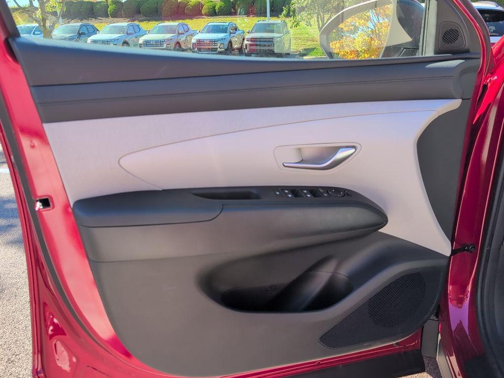 new 2025 Hyundai TUCSON Hybrid car, priced at $35,300