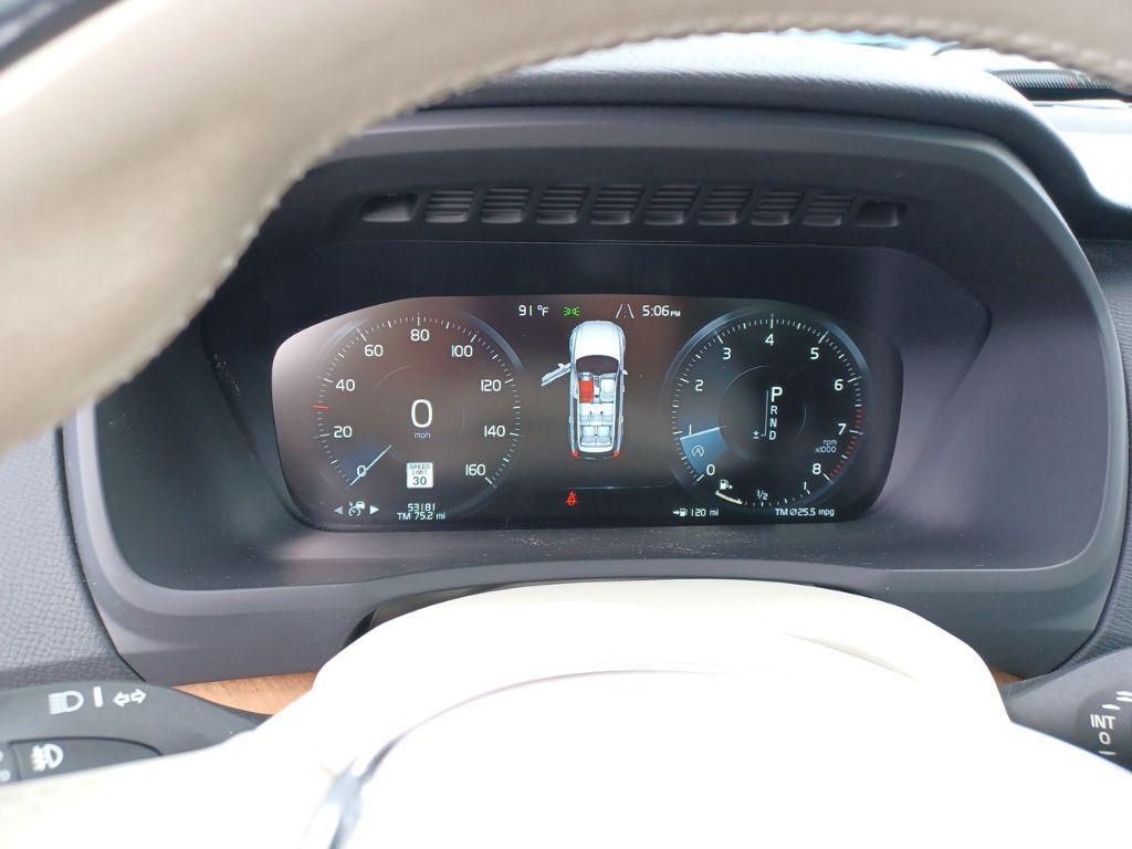 used 2022 Volvo XC90 car, priced at $35,992