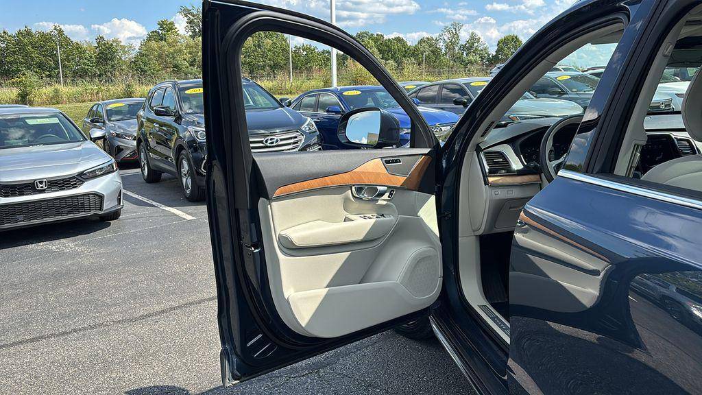 used 2022 Volvo XC90 car, priced at $34,109
