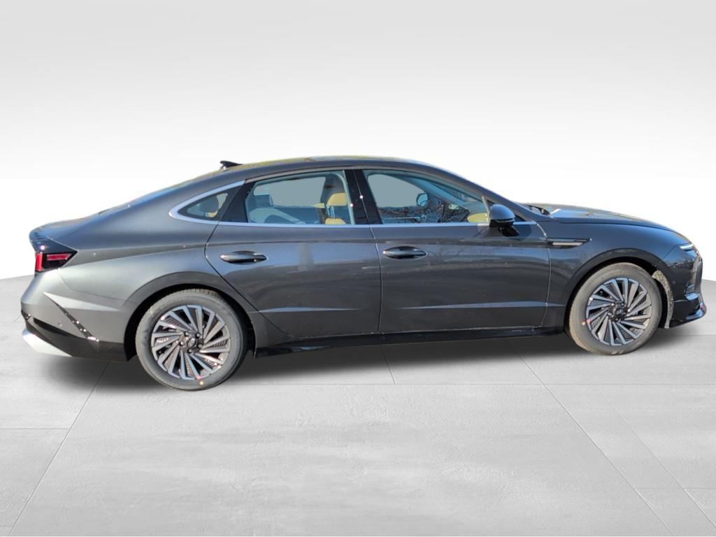 new 2025 Hyundai Sonata Hybrid car, priced at $33,360