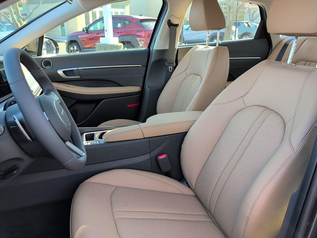 new 2025 Hyundai Sonata Hybrid car, priced at $33,360
