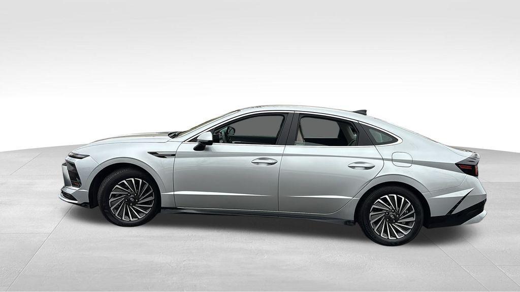 used 2024 Hyundai Sonata Hybrid car, priced at $25,913