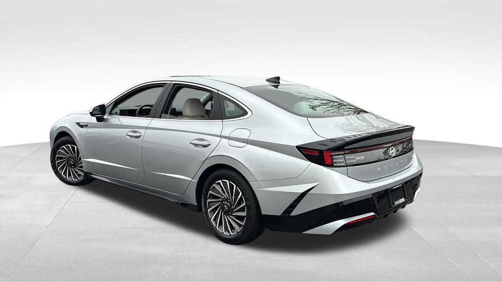used 2024 Hyundai Sonata Hybrid car, priced at $25,913