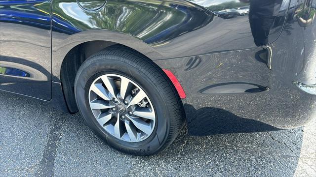 used 2023 Chrysler Pacifica Hybrid car, priced at $24,219
