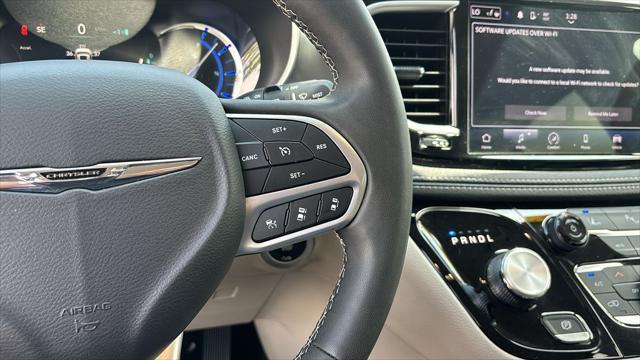 used 2023 Chrysler Pacifica Hybrid car, priced at $24,219