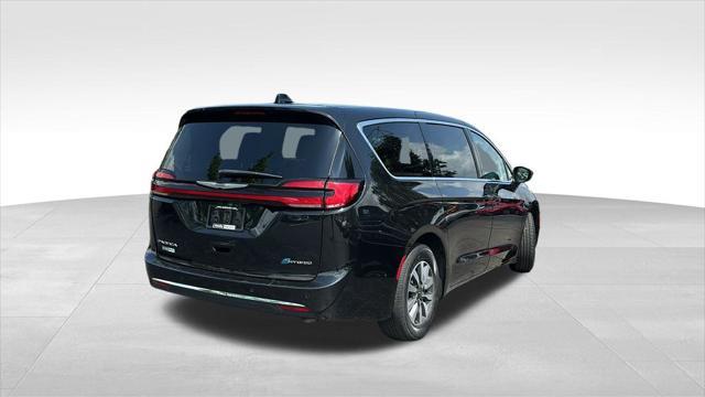 used 2023 Chrysler Pacifica Hybrid car, priced at $24,219