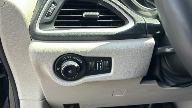 used 2023 Chrysler Pacifica Hybrid car, priced at $24,219