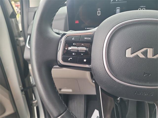 used 2025 Kia Carnival car, priced at $37,994