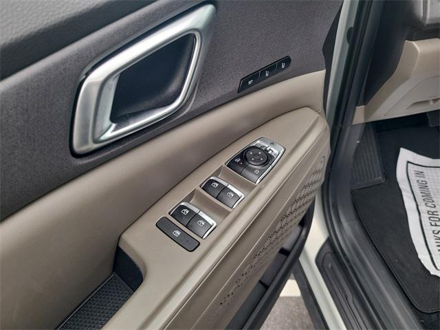 used 2025 Kia Carnival car, priced at $37,994