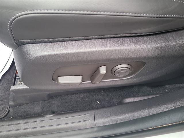 used 2025 Kia Carnival car, priced at $37,994