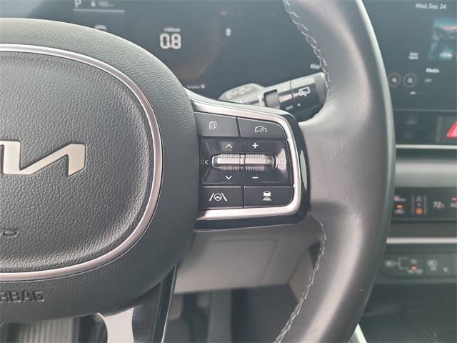 used 2025 Kia Carnival car, priced at $37,994