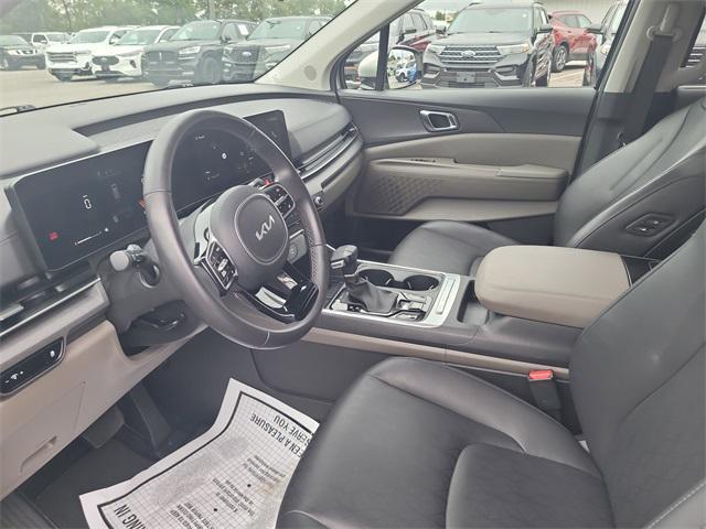 used 2025 Kia Carnival car, priced at $37,994