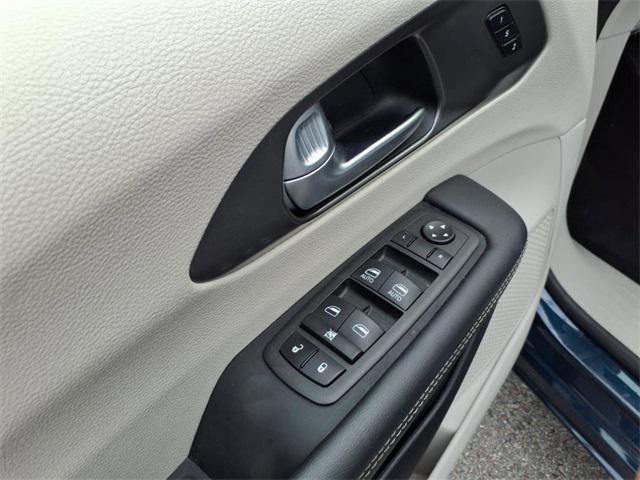 used 2023 Chrysler Pacifica Hybrid car, priced at $29,911