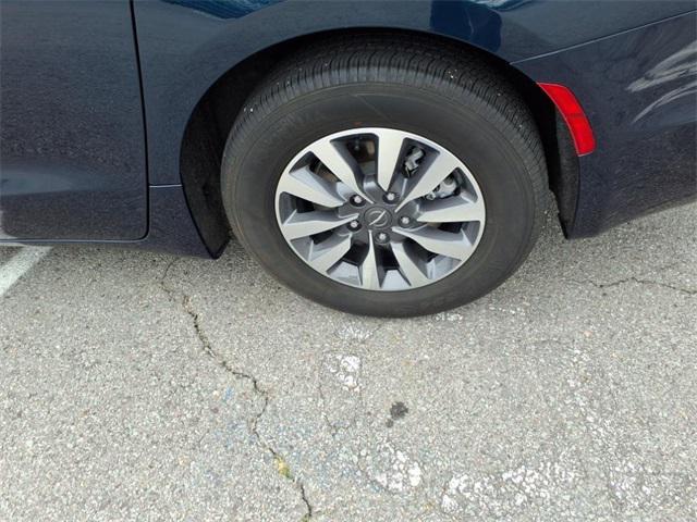 used 2023 Chrysler Pacifica Hybrid car, priced at $29,911