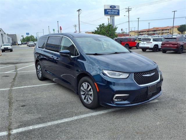 used 2023 Chrysler Pacifica Hybrid car, priced at $29,911
