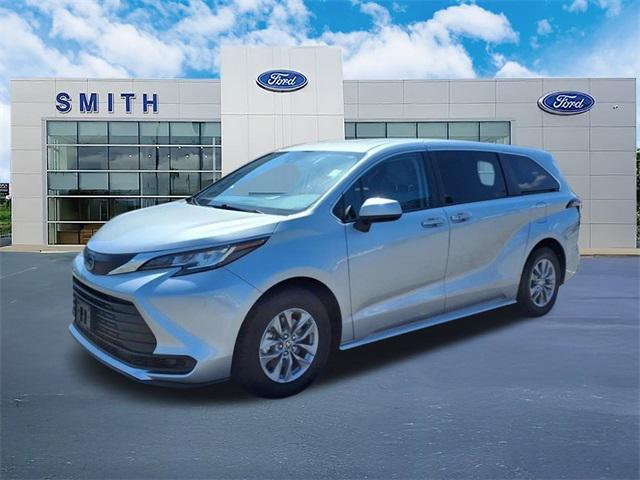 used 2023 Toyota Sienna car, priced at $35,336