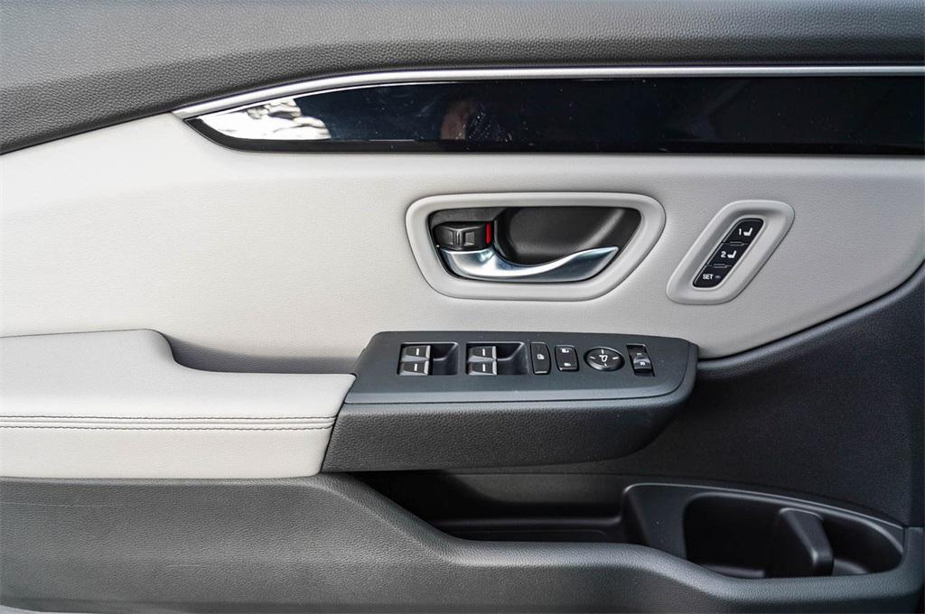 new 2025 Honda Pilot car, priced at $45,450