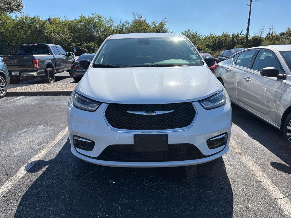 used 2024 Chrysler Pacifica car, priced at $28,991