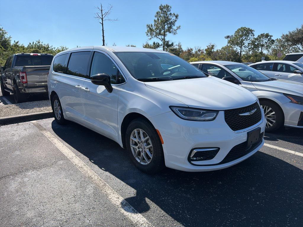 used 2024 Chrysler Pacifica car, priced at $28,991