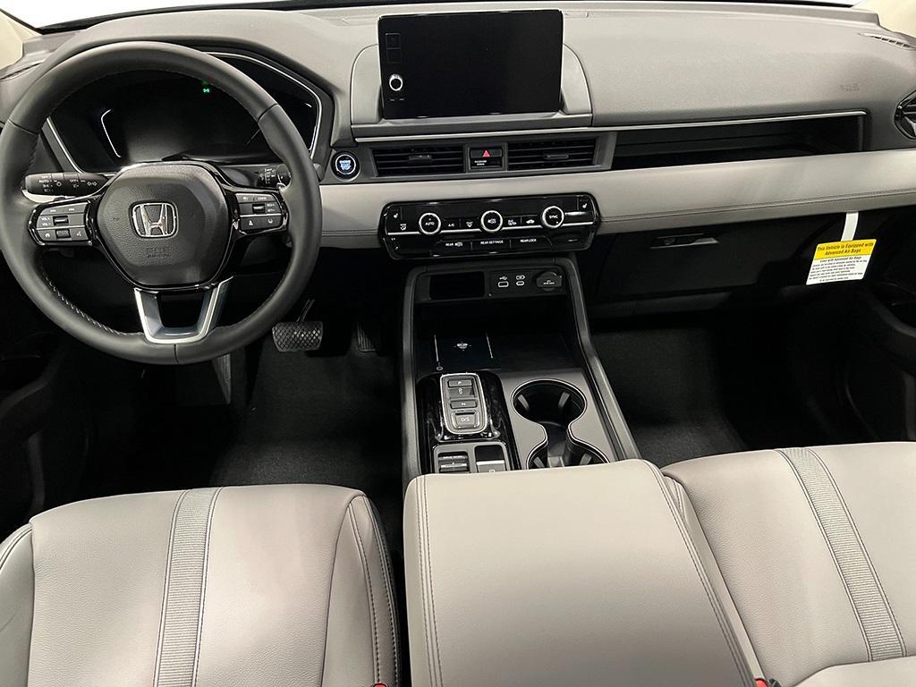 new 2025 Honda Pilot car, priced at $47,825