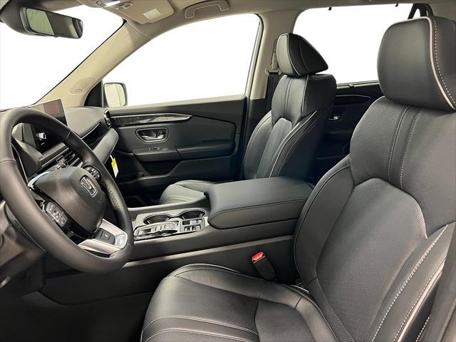 new 2025 Honda Pilot car, priced at $54,985