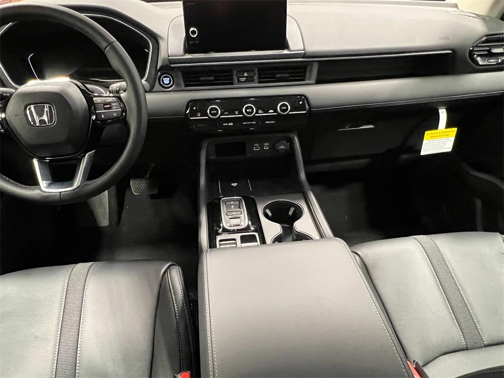 new 2025 Honda Pilot car, priced at $47,550