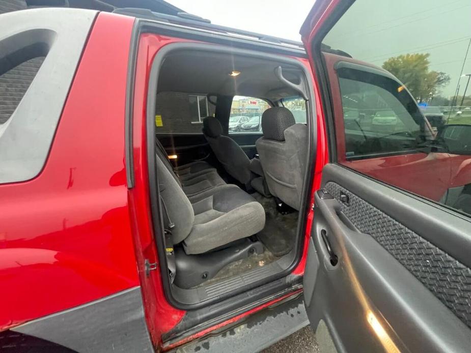 used 2003 Chevrolet Avalanche car, priced at $5,999