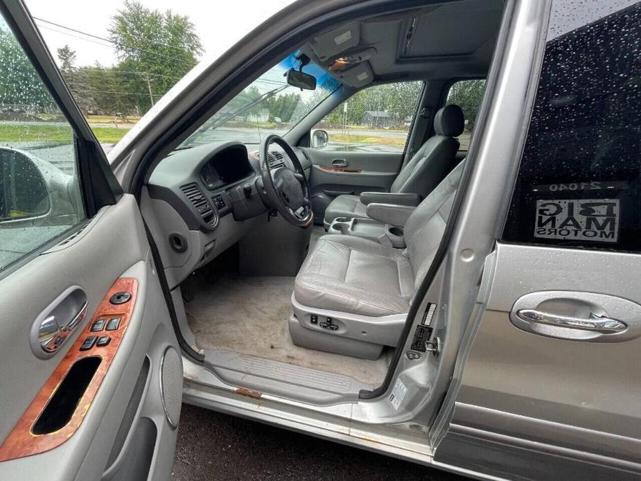 used 2005 Kia Sedona car, priced at $2,999