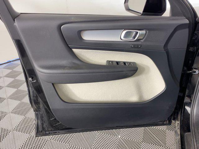 used 2019 Volvo XC40 car, priced at $21,498