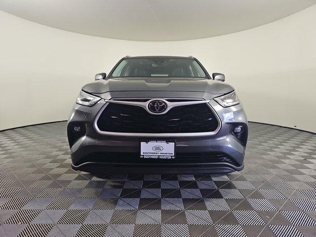 used 2021 Toyota Highlander car, priced at $31,499