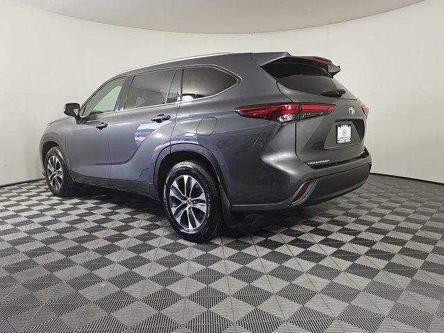 used 2021 Toyota Highlander car, priced at $31,499