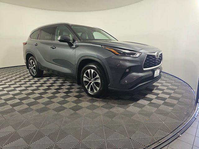 used 2021 Toyota Highlander car, priced at $31,499