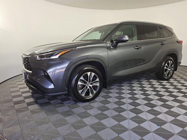 used 2021 Toyota Highlander car, priced at $31,499