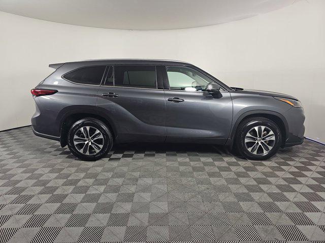 used 2021 Toyota Highlander car, priced at $31,499