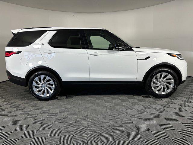 new 2025 Land Rover Discovery car, priced at $65,118