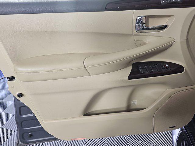 used 2013 Lexus LX 570 car, priced at $31,998